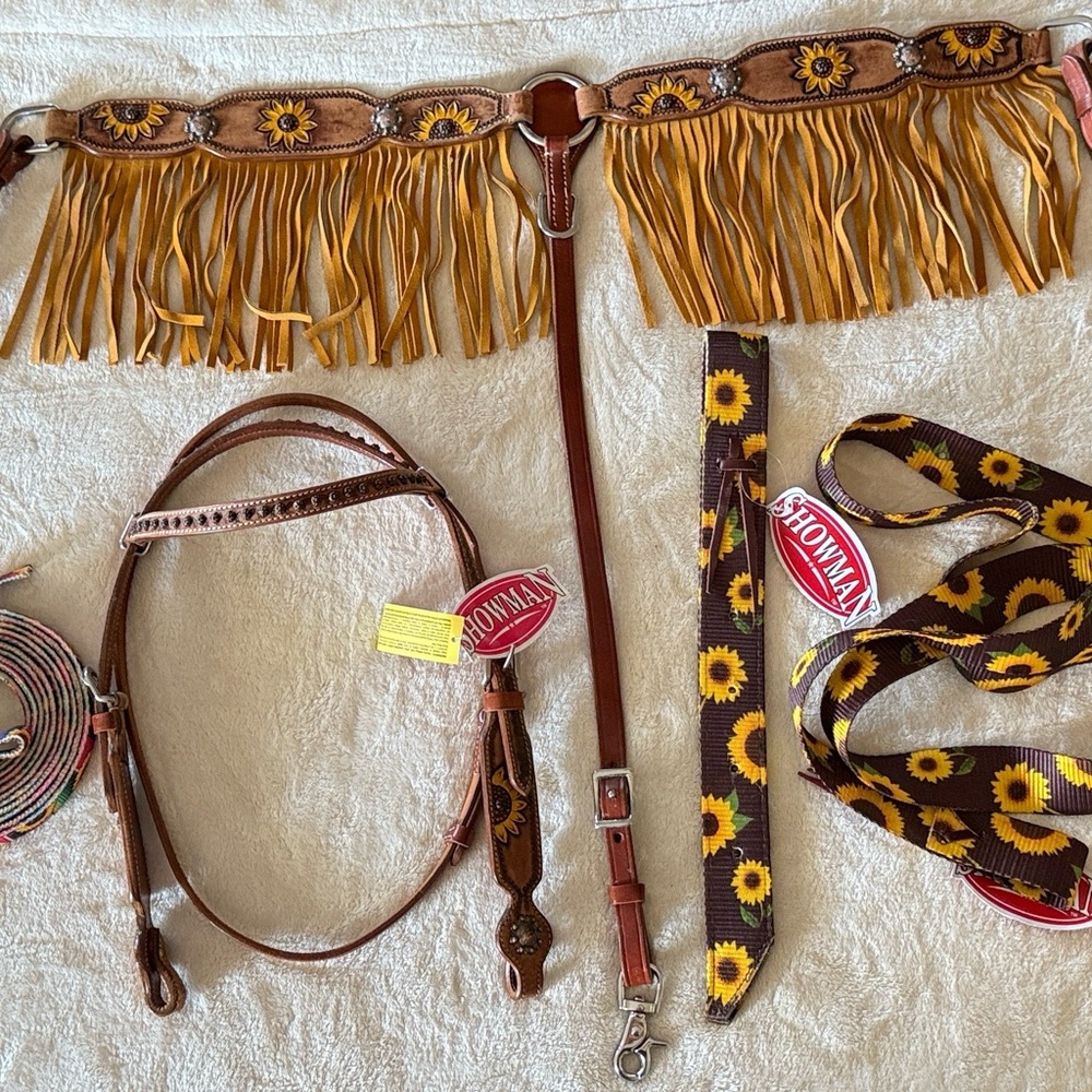 Look NWT Showman Pony Set Headstall, Breast Collar, Girth, Latigo, and Reins
